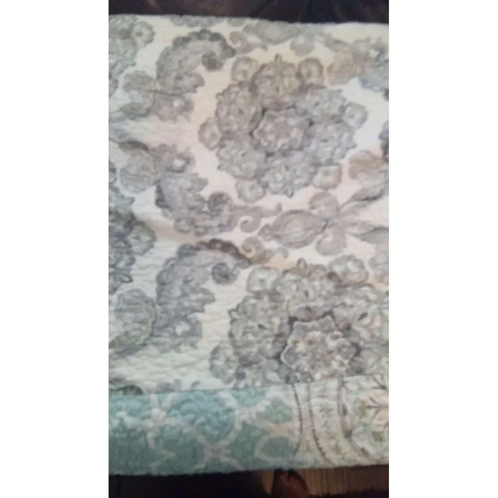 Quilted Bedspread Coverlet Reversible Floral Medallion Pattern‎ Bedding